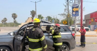 Atiende PC municipal de Veracruz explosión de cilindro de gas LP en vehículo particular