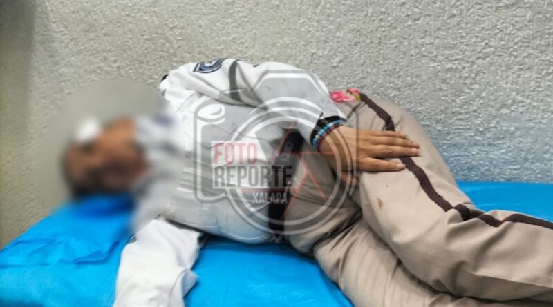 Mujer en situación de calle agrede a oficial de Tránsito