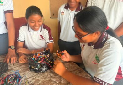 Equipo de Robótica del CECyTEV 19 Coatzacoalcos competirá en la Copa Nacional FutBotMX