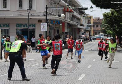 Madres buscadoras realizan “cascarita” frente a Palacio de Gobierno