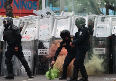 Nacional | Manifestantes chocan con antimotines durante partido inaugural del Mundial