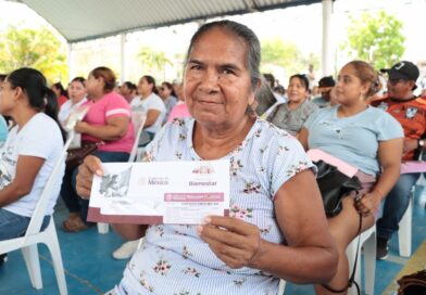 Reciben 289 estudiantes de Tuxpan Beca Rita Cetina