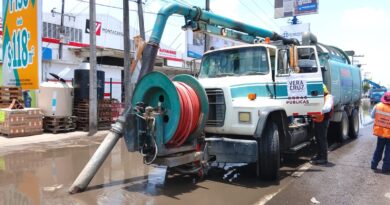 Coadyuva Ayuntamiento de Veracruz para mitigar acumulación de agua en tramo federal a la altura de Las Amapolas