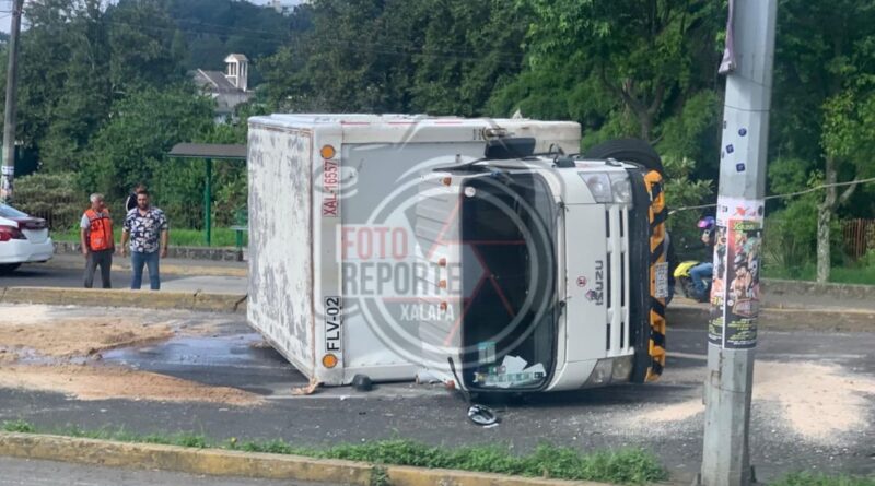 Volcadura en el bulevar xalapa–banderilla