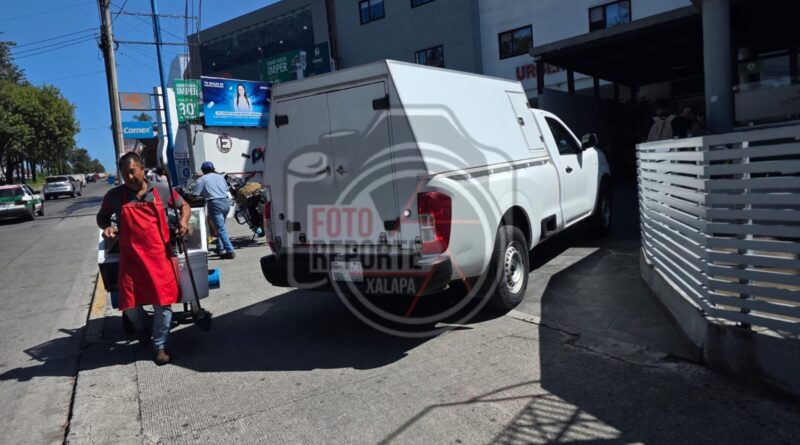 Adulto mayor muere afuera de la Policlínica en Xalapa