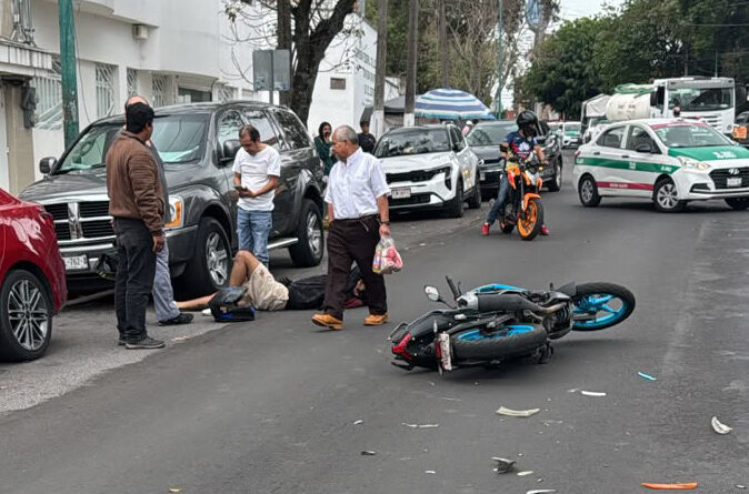 Motociclista resulta lesionado sobre Miguel Alemán