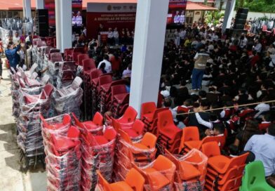Mochilas y útiles gratuitos para 42 mil 961 estudiantes de la sierra de Zongolica; justicia social para todos: Rocío Nahle