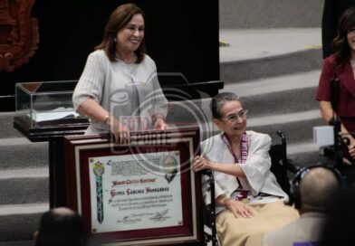 Reconocen trayectoria de la maestra Gloria Sánchez con la Medalla “Heberto Castillo Martínez”