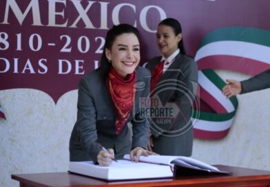 Rectora del COLVER niega ganar más que la gobernadora