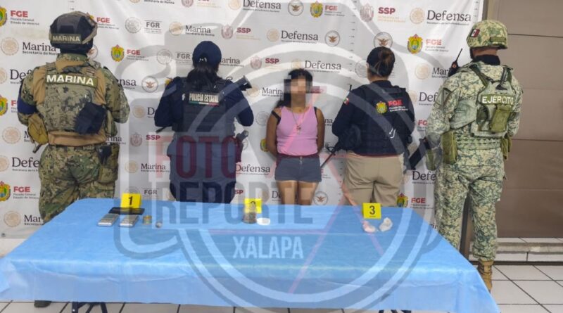 Operativo coordinado en Xalapa y Banderilla deja una mujer detenida, droga y una motocicleta asegurada