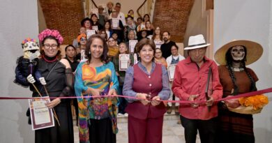 Inaugura Rosa María exposición colectiva “Bajo la Piel: Todos Somos Calacas”
