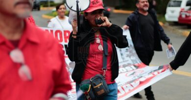 Trabajadores del IMSS marchan en Xalapa para exigir mejoras laborales