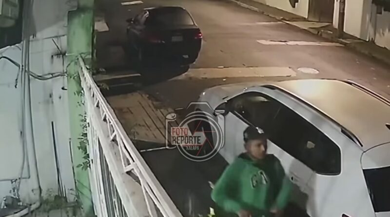 Cristalean automóvil y roban mochila en la colonia Aguacatal