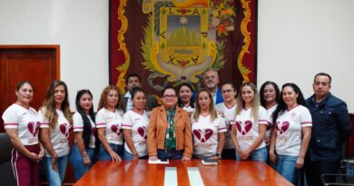 Entrega Ayuntamiento equipo de trabajo a instructoras del Programa de Activación Física