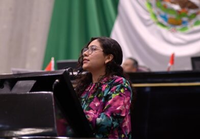Diputada Tania María Cruz respalda declarar el 27 de octubre como Día Estatal de la Bandera Siera
